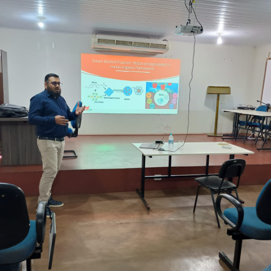 Pesquisador ministra palestra sobre bioestimulantes para alunos de Agronomia da UEMS em Cassilândia