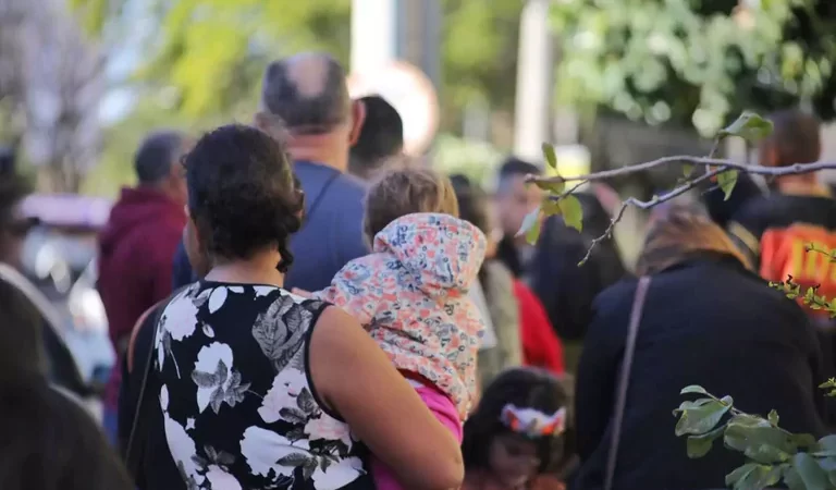 Em MS, oito crianças por dia são registradas sem o nome do pai