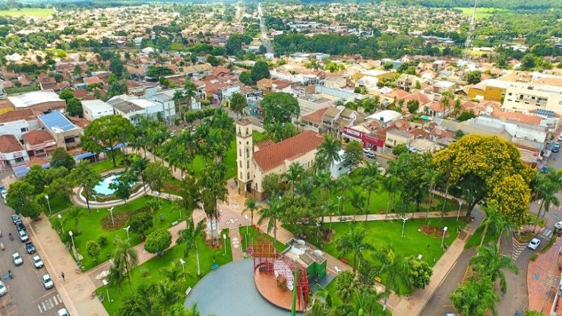 Sol predomina com poucas nuvens em Cassilândia nesta quinta-feira