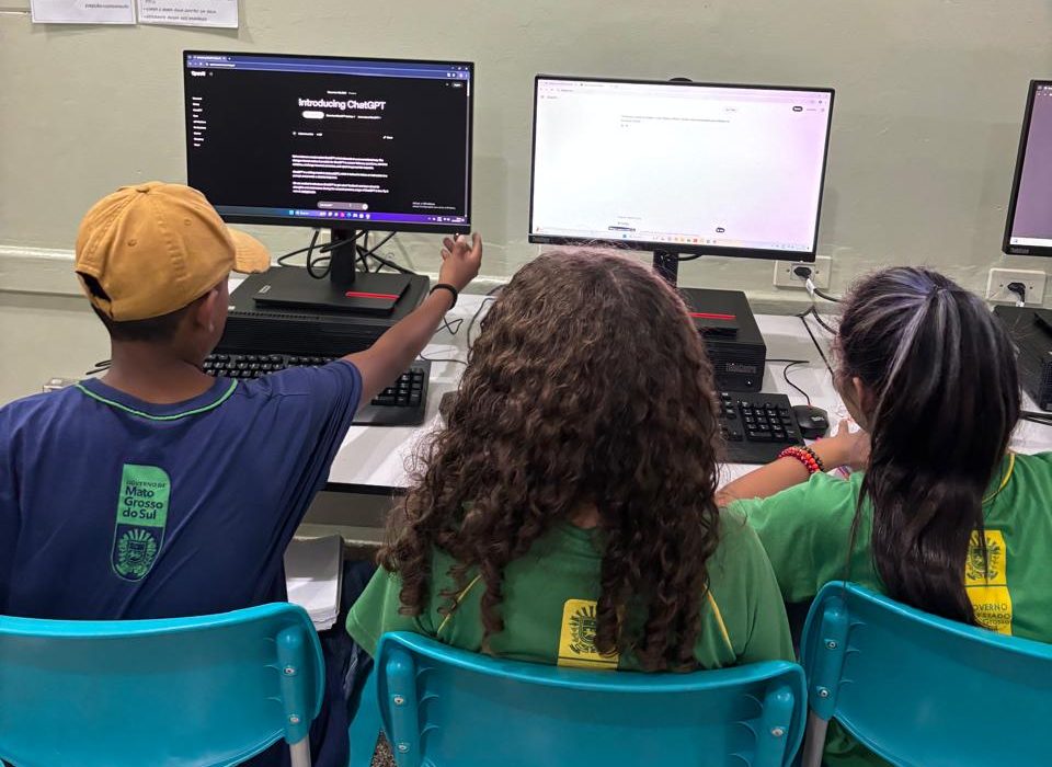 Estudantes de Cassilândia criam jogo de cartas para ensinar história e valorizar diversidade cultural