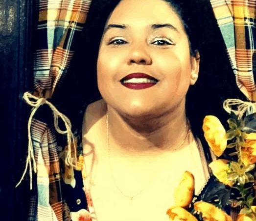 Genteee, Olha quem está fazendo aniversário hoje… Cantora e professora Amanda Lívia