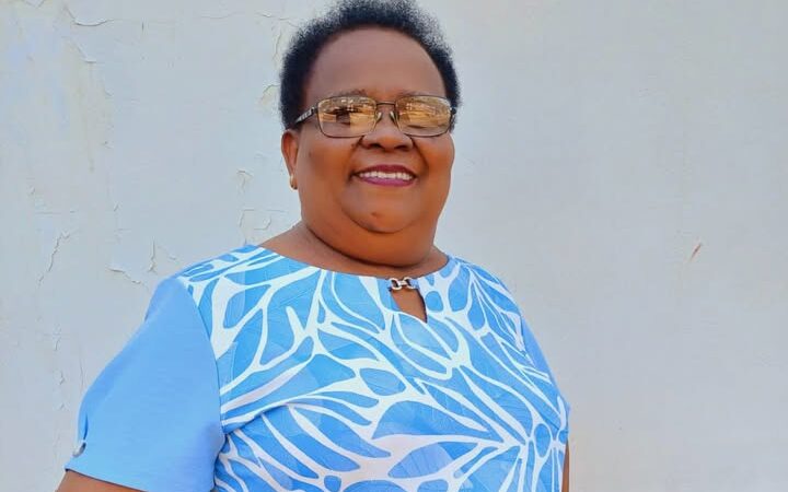 Genteee, Olha quem está fazendo aniversário hoje… Parabéns,  Professora Ana Maria Alves