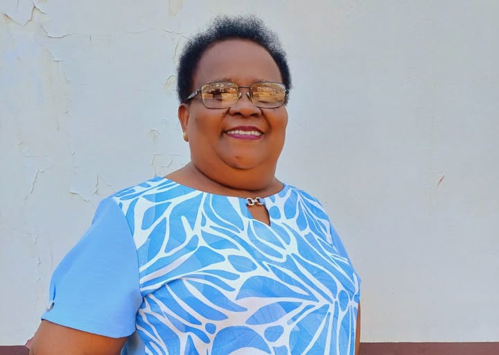 Genteee, Olha quem está fazendo aniversário hoje… Parabéns,  Professora Ana Maria Alves