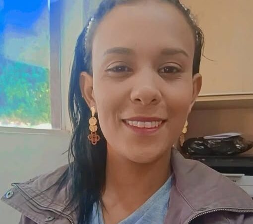 Genteee, Olha quem está fazendo aniversário hoje…Luana Alves Dos Santos