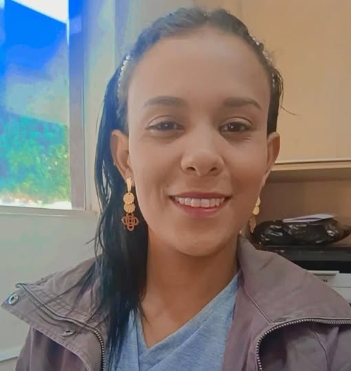 Genteee, Olha quem está fazendo aniversário hoje…Luana Alves Dos Santos