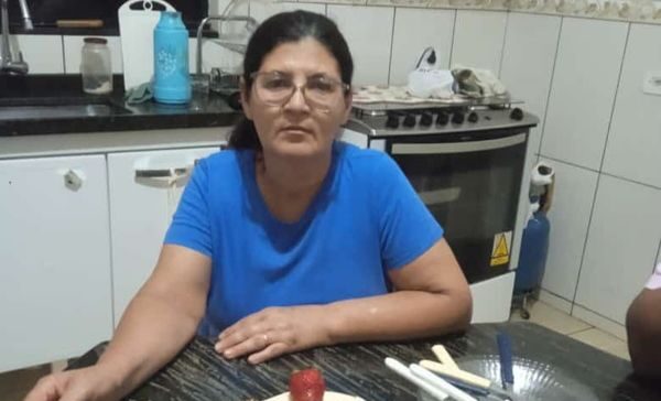 Olha quem está fazendo aniversário hoje…. Parabéns, Elisena Alves