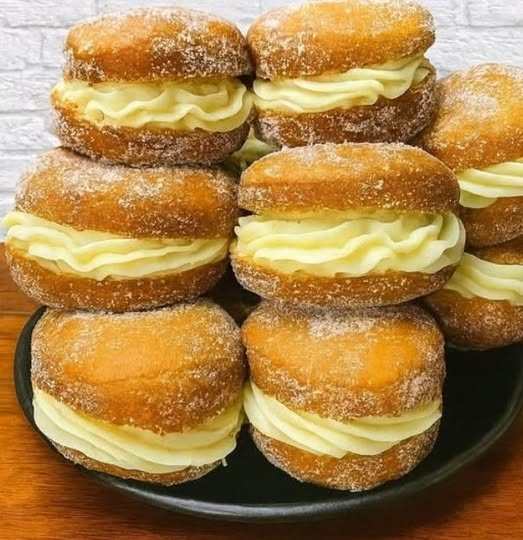 Sonhos Recheados com Creme Confeiteiro