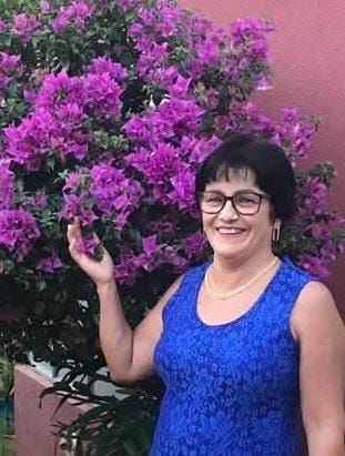 Olha quem está fazendo aniversário hoje…Maria Ap Menezes (Cidinha ) 