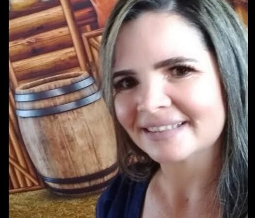 Olha quem está fazendo aniversário hoje…. Parabéns, Elaine Machado