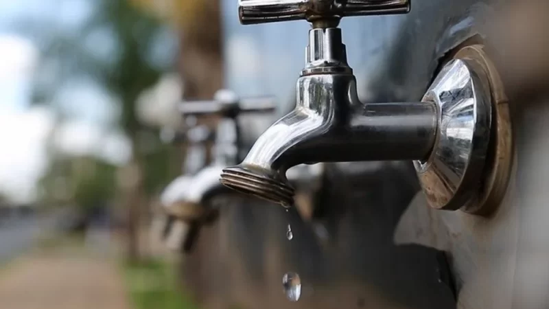 Rompimento de rede interrompe abastecimento de água em bairros de Cassilândia; reparo deve durar 2 horas