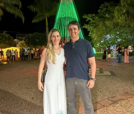 Prefeito Rodrigo Freitas realiza contagem regressiva e acende luzes do Natal Encantado na Praça São José