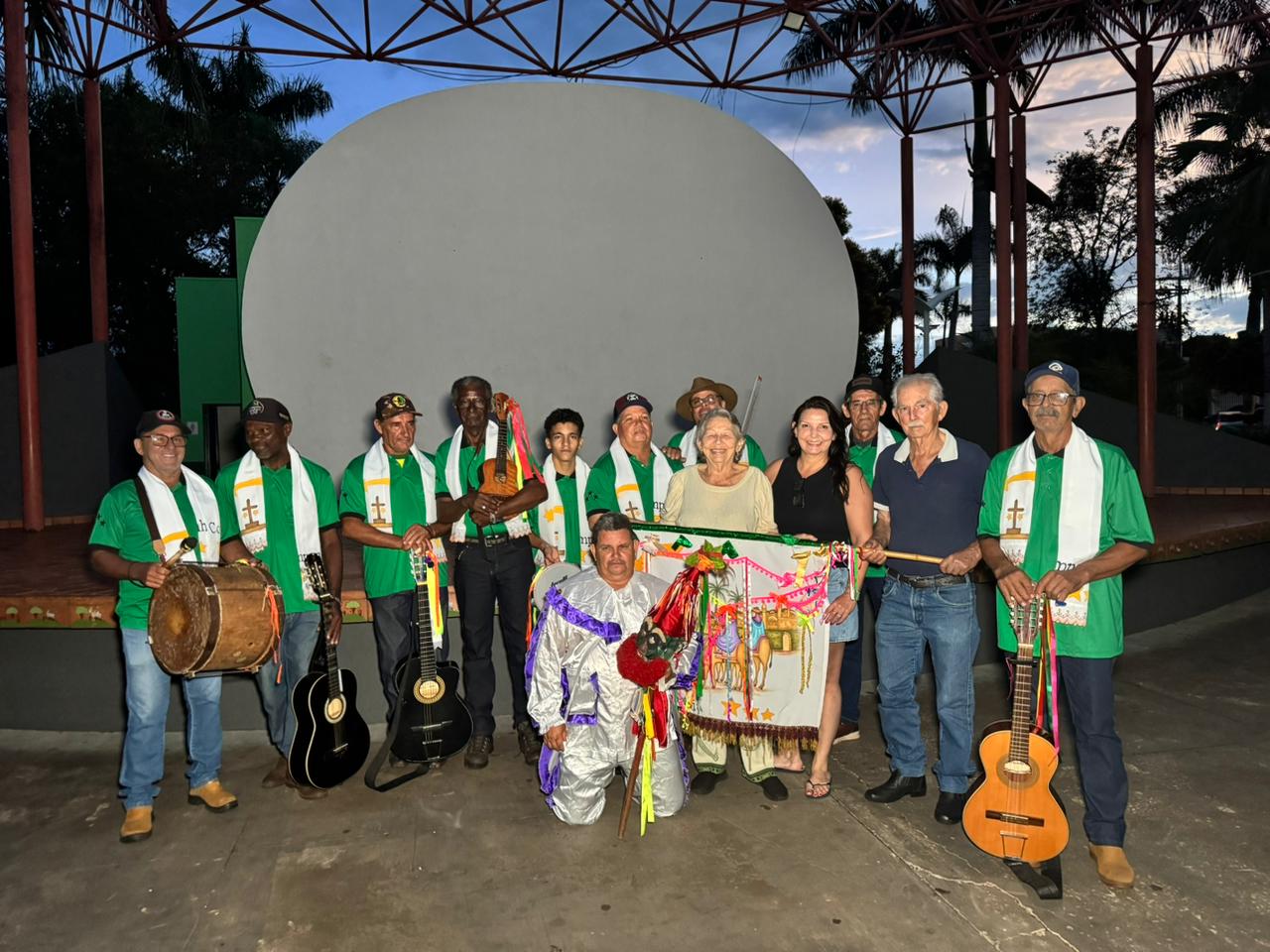 Folia de Reis emociona público e resgata tradições no Natal Encantado em Cassilândia