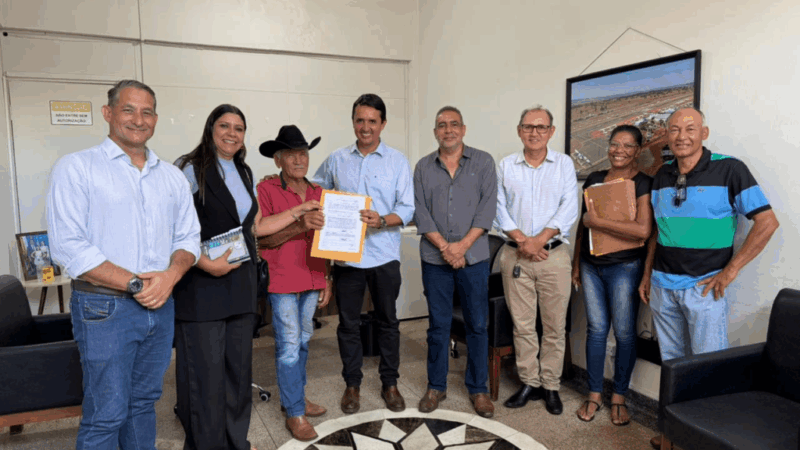 Prefeitura avança na regularização de imóveis e entrega novas escrituras às famílias