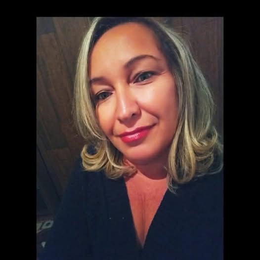 Geente, olha quem está fazendo aniversário hoje: Eliene Lucas