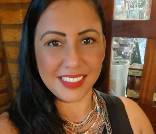 Geente, olha quem está fazendo aniversário hoje: Alcivânia Guimarães