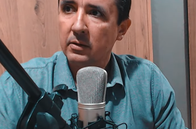 Prefeito Rodrigo esclarece salários da Educação e anuncia concurso público geral para 2026