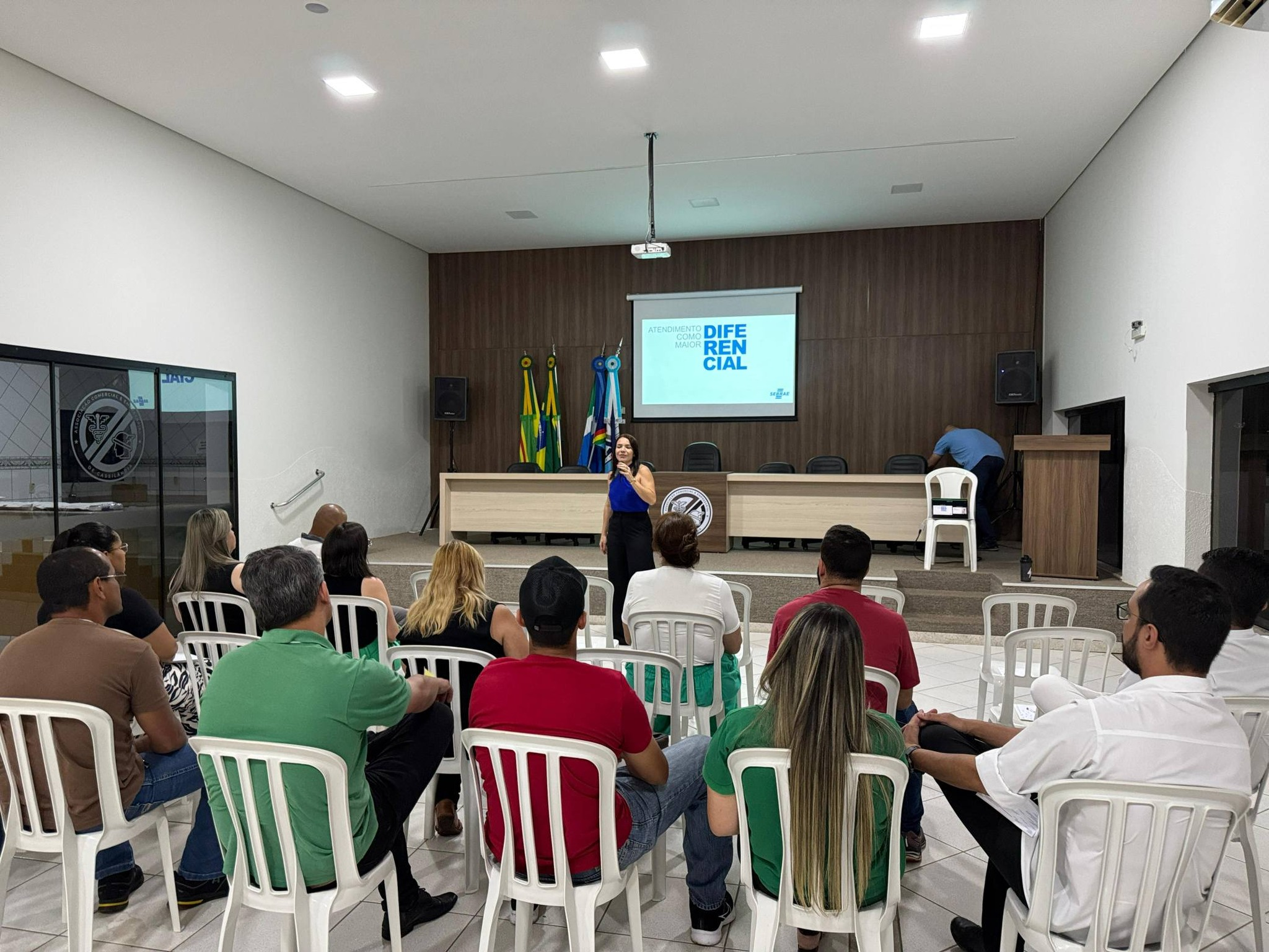 Cassilândia promove palestra sobre atendimento ao cliente e fortalece o comércio local