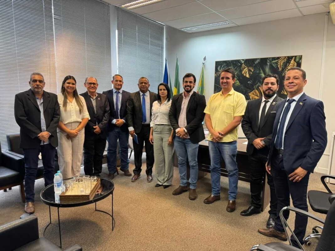 Prefeito Rodrigo Freitas se reúne com vereadores para alinhar planejamento de 2026