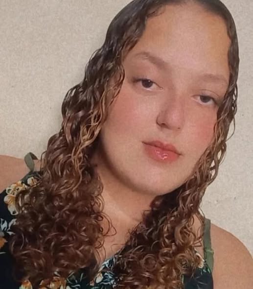 Geente, olha quem está fazendo aniversário hoje: Fabiana da Silva Gomes