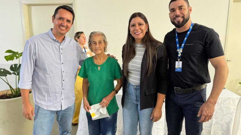 Prefeito Rodrigo Freitas inicia entrega de óculos para pacientes atendidos em campanha de oftalmologia em Cassilândia