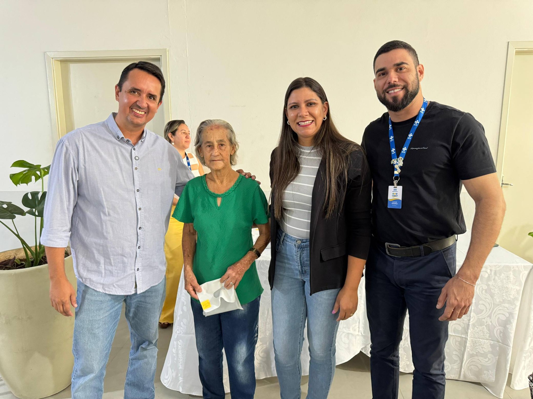 Prefeito Rodrigo Freitas inicia entrega de óculos para pacientes atendidos em campanha de oftalmologia em Cassilândia