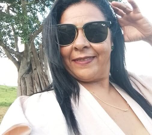 Genteee, olha quem está fazendo aniversário hoje: Maria Divina Gregório