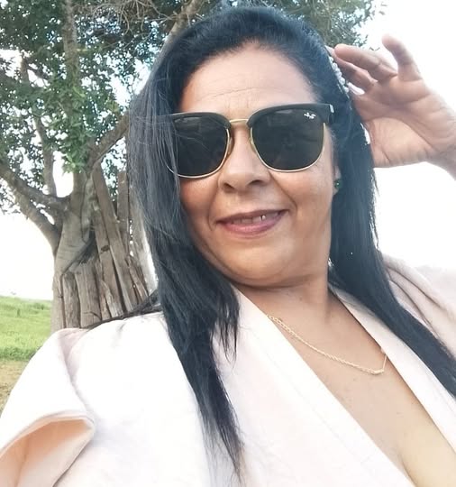 Genteee, olha quem está fazendo aniversário hoje: Maria Divina Gregório