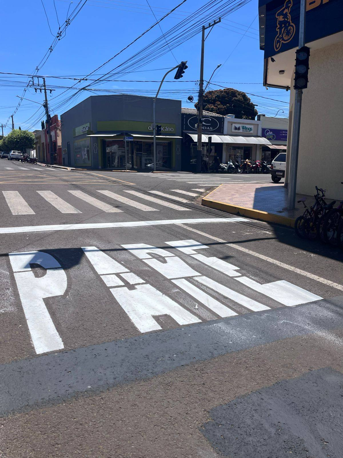  DEMUTRAN reforça sinalização em cruzamento central e pede atenção redobrada
