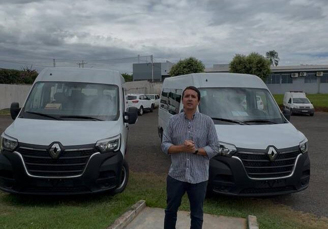 Prefeito Rodrigo Freitas recebe novas vans para reforçar a saúde em Cassilândia