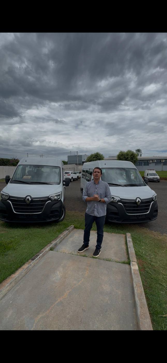 Prefeito Rodrigo Freitas recebe novas vans para reforçar a saúde em Cassilândia