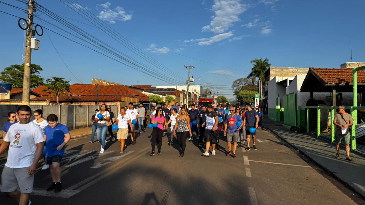 Caminhada mobiliza Cassilândia pela conscientização do autismo e da saúde