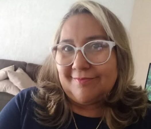 Genteee, olha quem está fazendo aniversário hoje: Rosângela Castilho