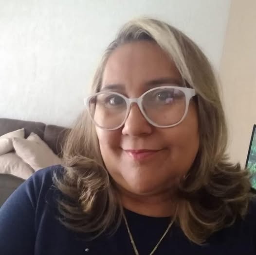 Genteee, olha quem está fazendo aniversário hoje: Rosângela Castilho