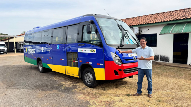 Prefeitura de Cassilândia entrega novo micro-ônibus para reforçar transporte de pacientes da Saúde