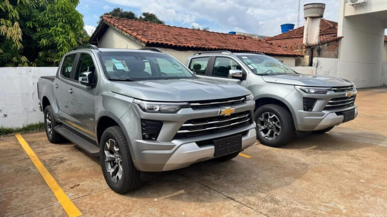 Prefeitura de Cassilândia adquire duas caminhonetes para fortalecer assistência social e meio ambiente