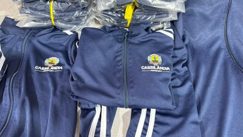Agora com uniforme completo: estudantes da Rede Municipal recebem blusas de frio em Cassilândia