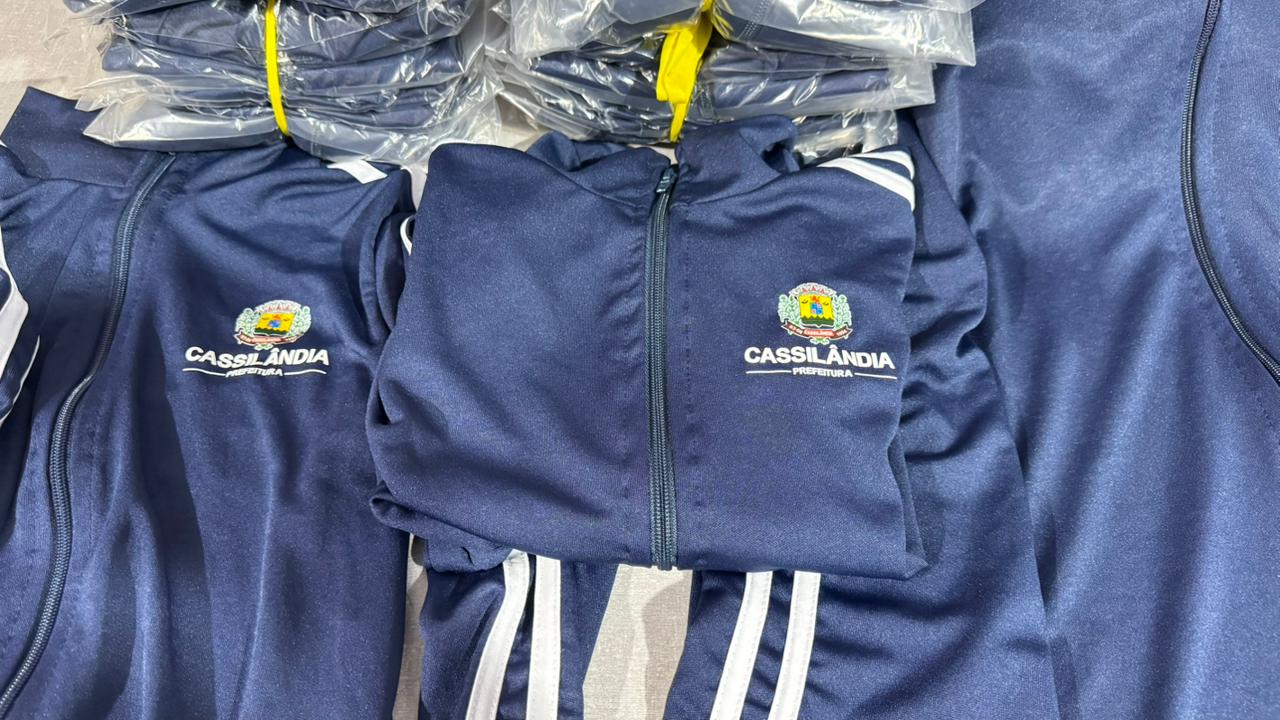 Agora com uniforme completo: estudantes da Rede Municipal recebem blusas de frio em Cassilândia