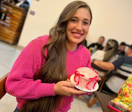 Genteee, olha quem está fazendo aniversário hoje: Larissa Soares