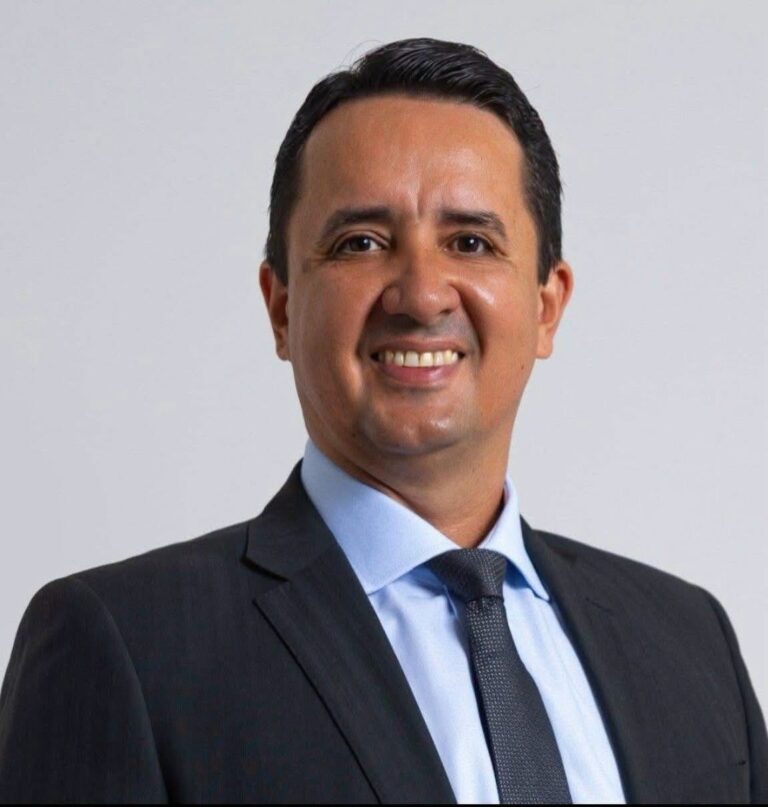 Genteee, Olha quem está fazendo aniversário hoje…. Parabéns, prefeito Rodrigo Barbosa de Freitas