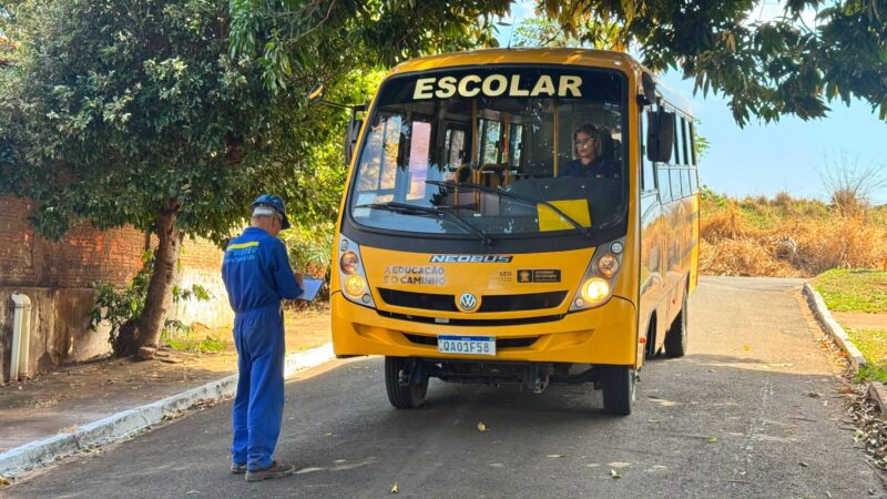 Veículos do transporte escolar da Rede Municipal de Ensino passam por vistoria anual