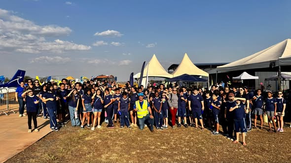 Estudantes do 5º ano das escolas municipais visitam o AeroShow de Cassilândia