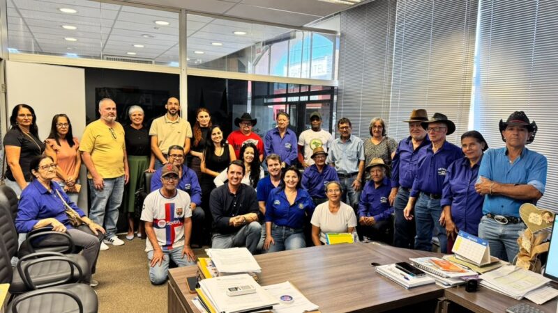 Prefeitura de Cassilândia realiza entrega de recursos da Lei Aldir Blanc a agentes culturais