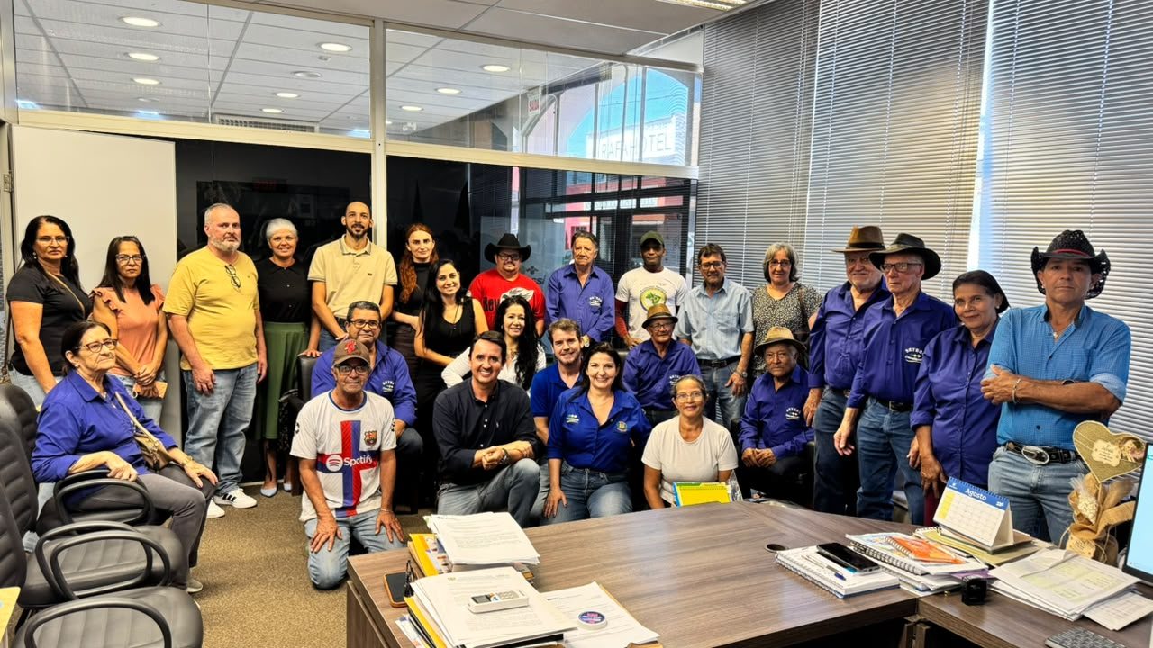 Prefeitura de Cassilândia realiza entrega de recursos da Lei Aldir Blanc a agentes culturais