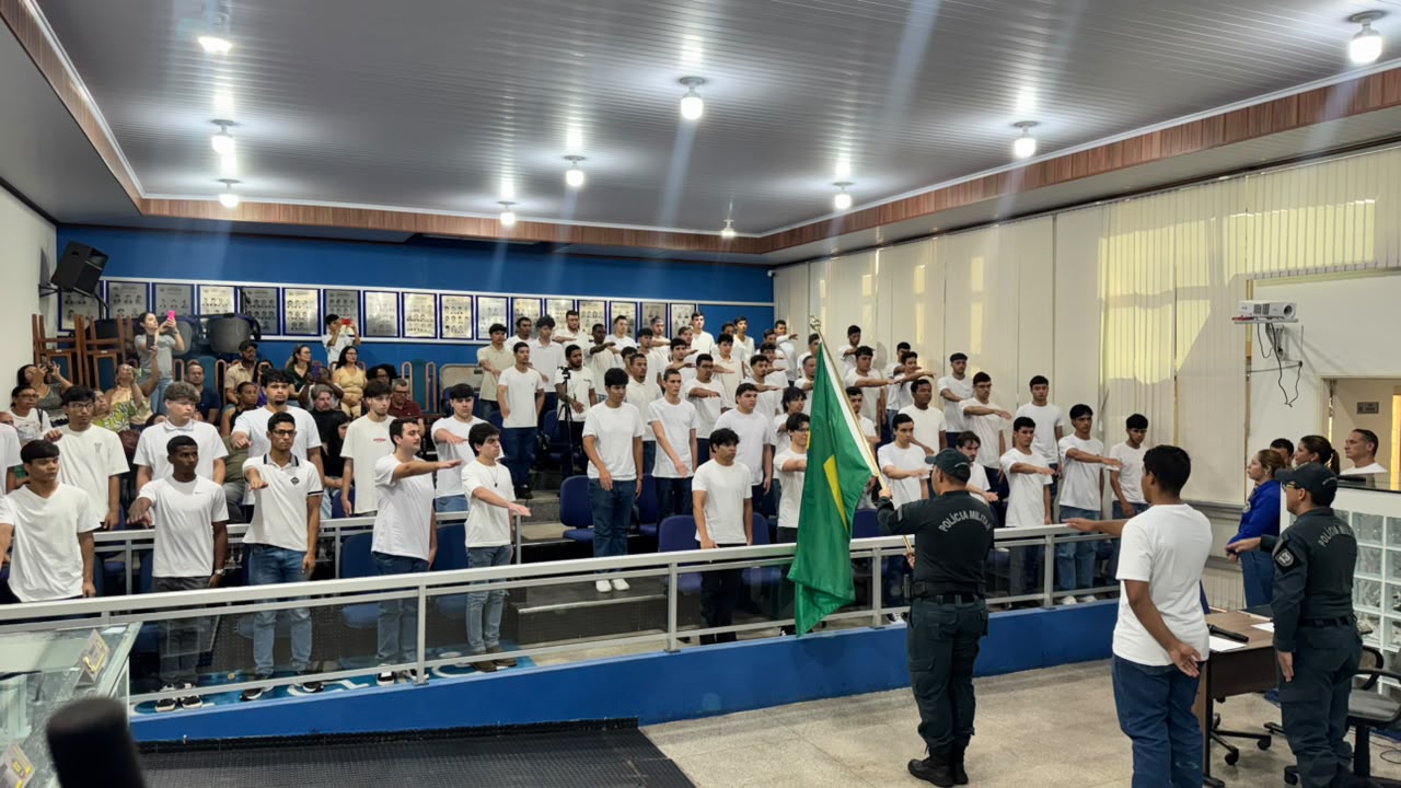 Jovens de Cassilândia participam de Juramento à Bandeira Nacional