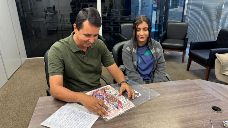 Estudante de Cassilândia entrega carta ao prefeito e revela sonho de ser piloto de avião agrícola