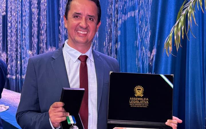 Prefeito Rodrigo Freitas recebe Comenda do Mérito Legislativo em solenidade da Assembleia Legislativa de MS