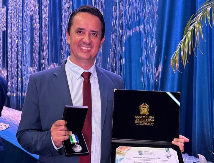 Prefeito Rodrigo Freitas recebe Comenda do Mérito Legislativo em solenidade da Assembleia Legislativa de MS