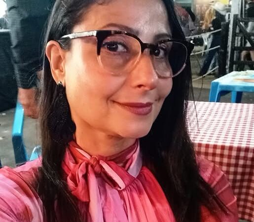 GENTE! Olha quem está fazendo aniversário hoje! Parabéns, Elisangela Gomes