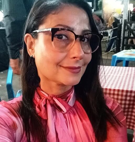GENTE! Olha quem está fazendo aniversário hoje! Parabéns, Elisangela Gomes