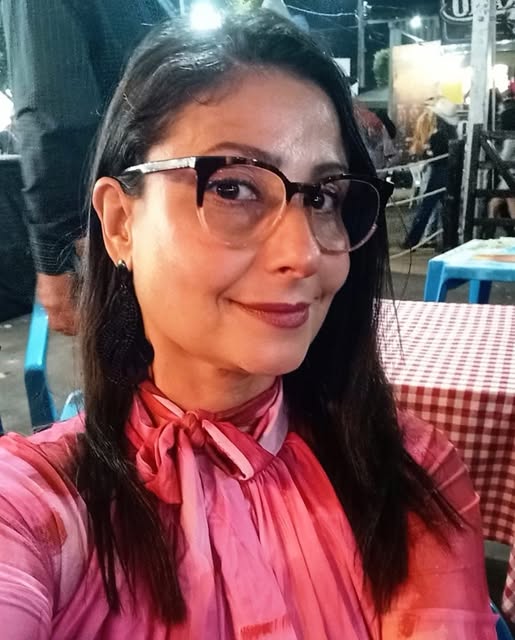 GENTE! Olha quem está fazendo aniversário hoje! Parabéns, Elisangela Gomes